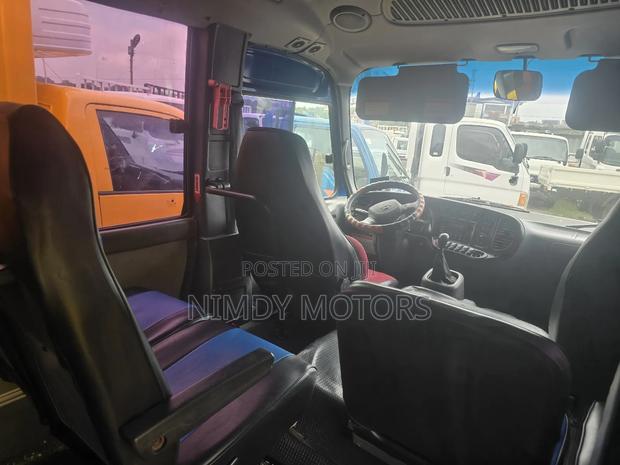 Hyundai County 2014 Blue photo 3