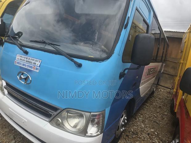 Hyundai County 2014 Blue photo 4