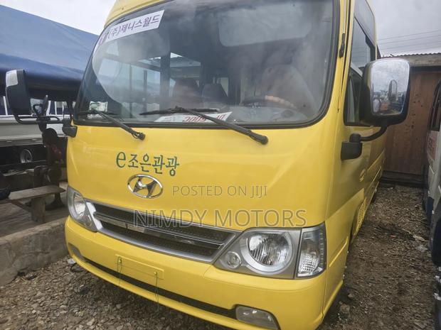 Hyundai County 2015 Yellow photo 2