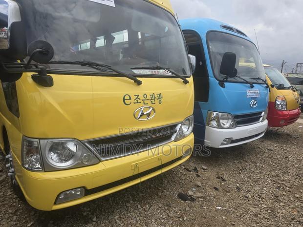 Hyundai County 2015 Yellow photo 6