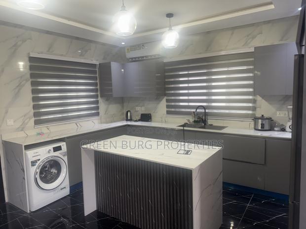 Furnished 4bdrm Townhouse / Terrace in Green, East Legon for rent photo 5