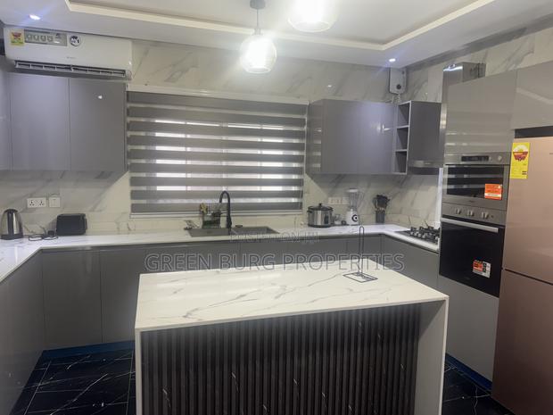 Furnished 4bdrm Townhouse / Terrace in Green, East Legon for rent photo 7