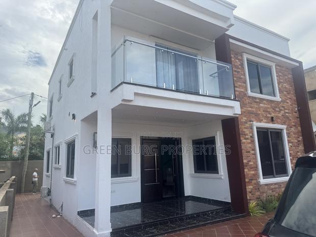 Furnished 4bdrm Townhouse / Terrace in Green, East Legon for rent photo 10