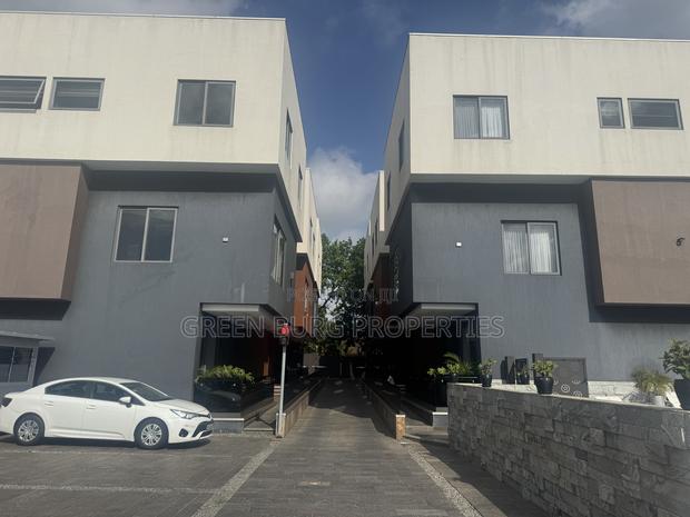 Furnished 5bdrm Townhouse / Terrace in Green, East Legon for rent photo 5