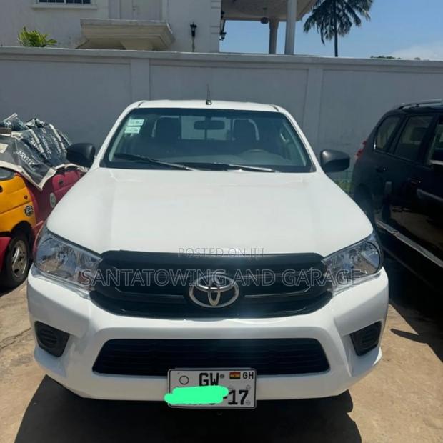 Toyota Hilux SR5 4x4 2017 White