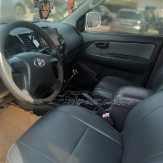 Toyota Hilux SR5 4x4 2017 White