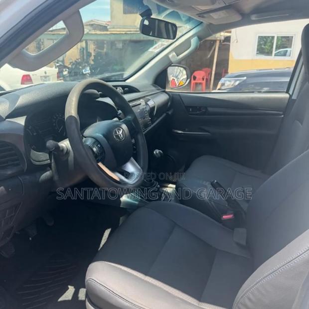 Toyota Hilux SR5 4x4 2017 White