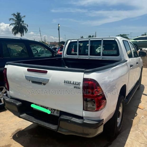 Toyota Hilux SR5 4x4 2017 White