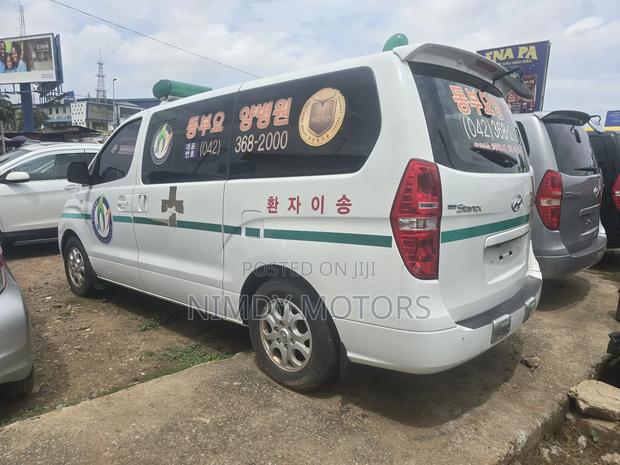 Hyundai Starex 2014 White photo 2