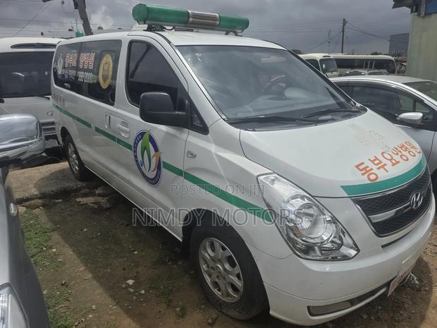 Hyundai Starex 2014 White photo 3