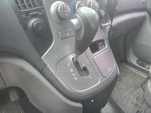 Hyundai Starex 2014 White photo 4