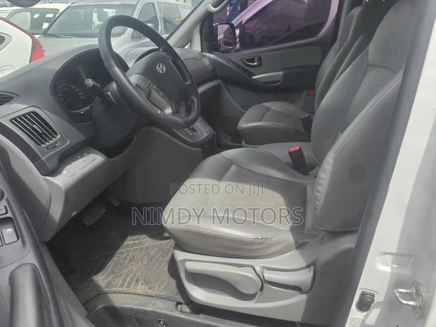 Hyundai Starex 2014 White photo 7