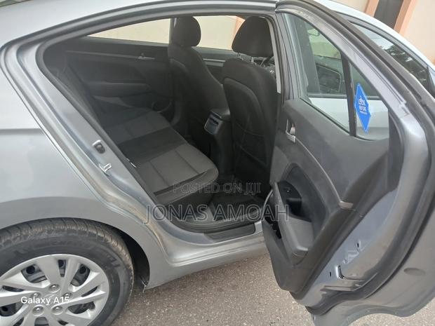 Hyundai Elantra Sport Sedan FWD (1.6L 4cyl 6M) 2017 Silver