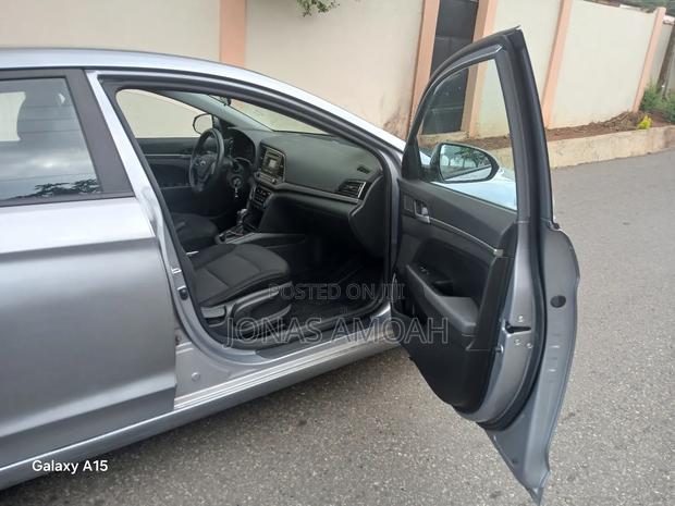 Hyundai Elantra Sport Sedan FWD (1.6L 4cyl 6M) 2017 Silver