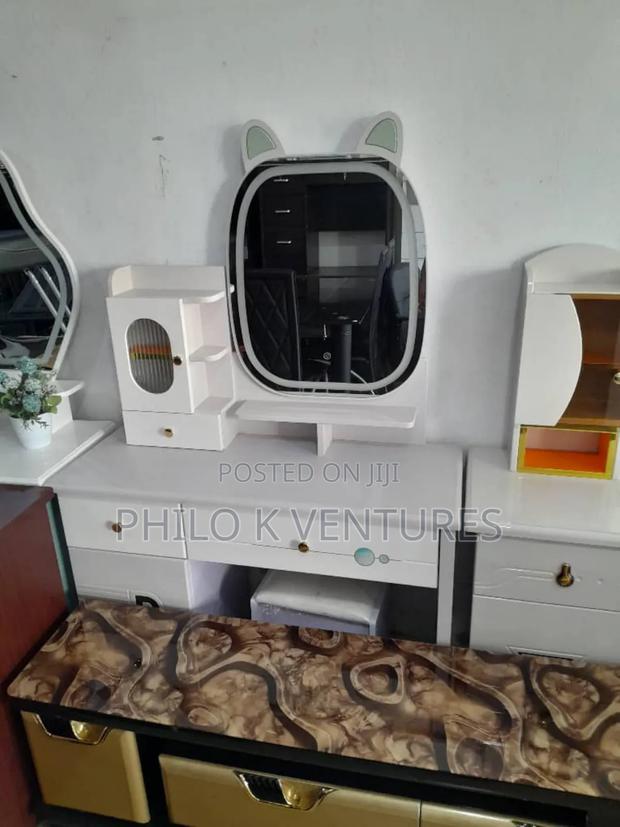 Dressing Mirror or Dresser With 2 Drawers for Sale · Photo 2