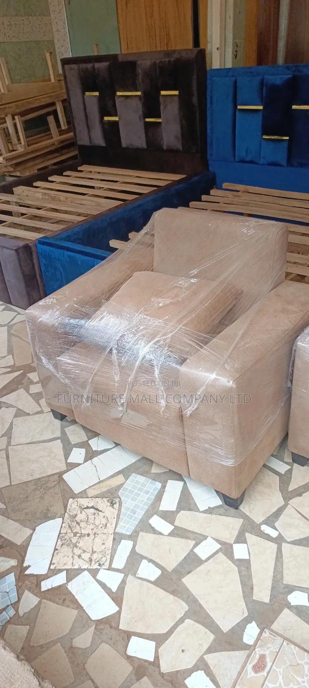 Solid Single Chair Available As Seen😍💯💕🙏🏼. Free Delivry · Photo 2