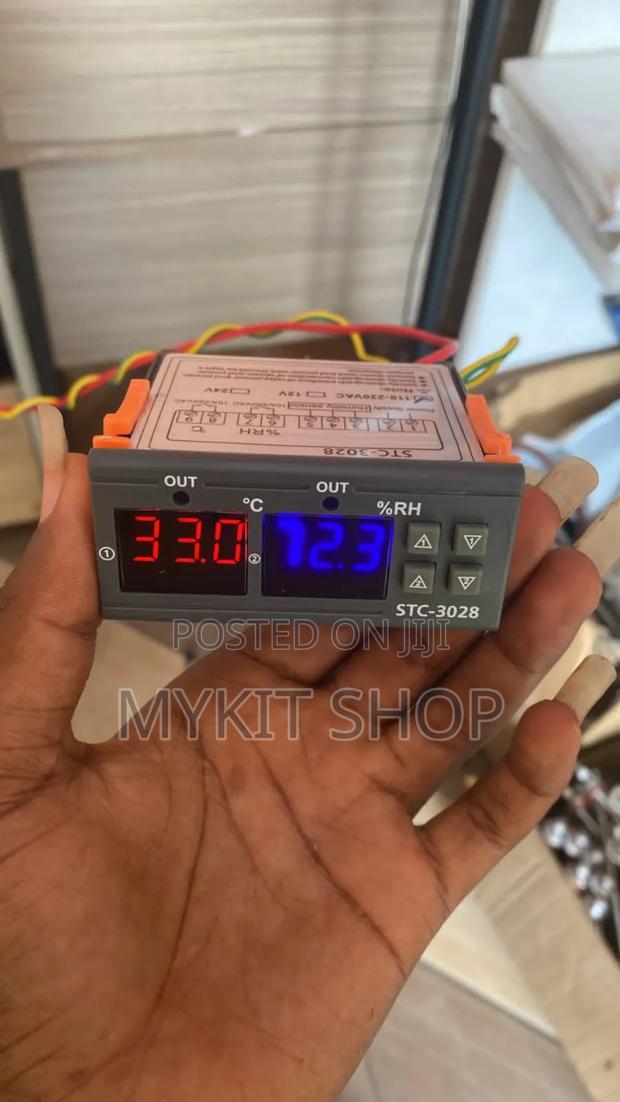 Stc3028 Temperature and Humidity Controller · Photo 4