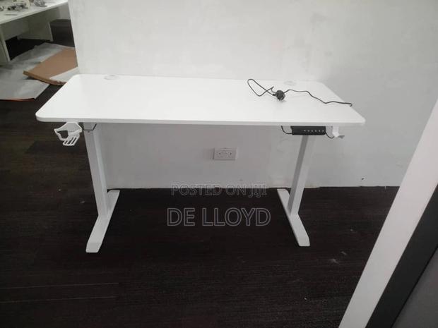 Electric Adjustable Table (140 Cm by 60 Cm ) photo 2