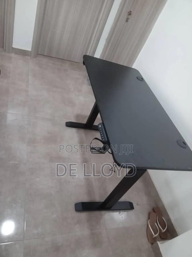 Electric Adjustable Table (140 Cm by 60 Cm ) photo 3