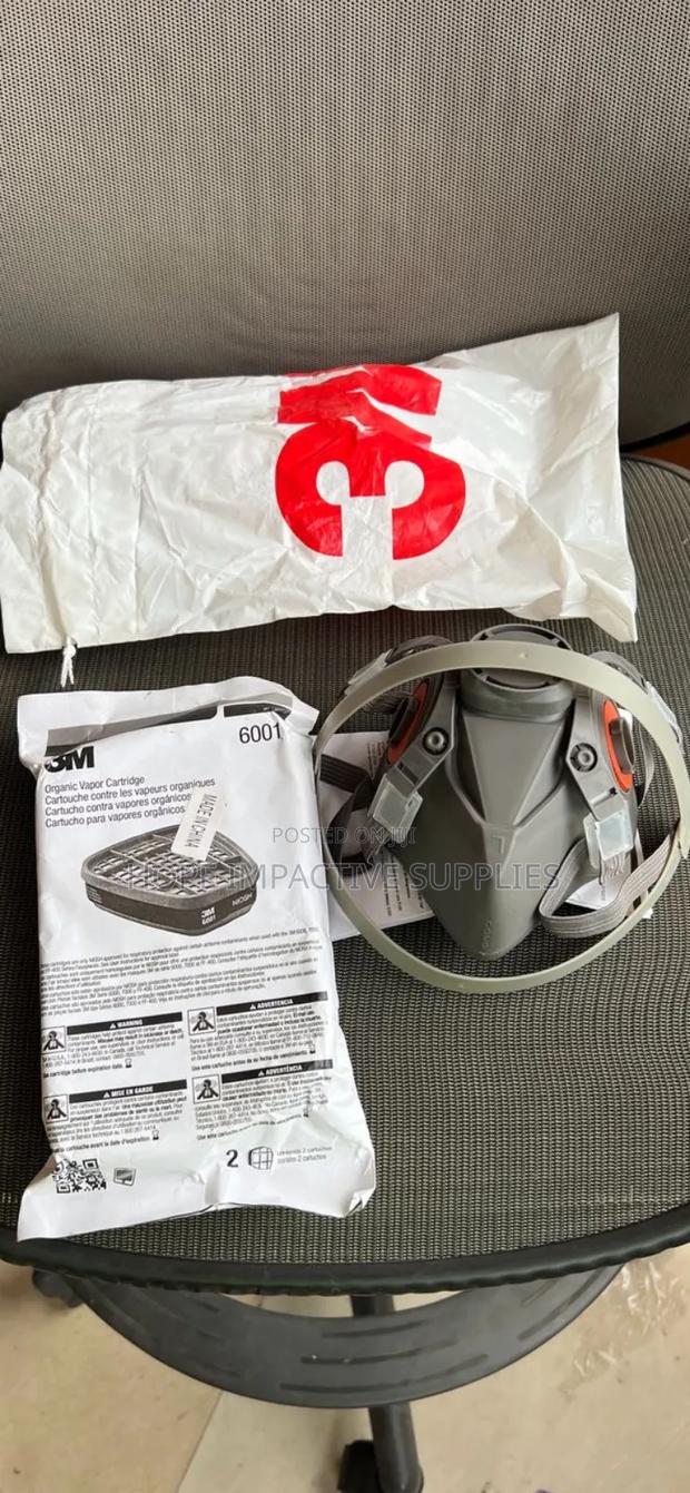 3m Half Face Mask With Cartridges. · Photo 2