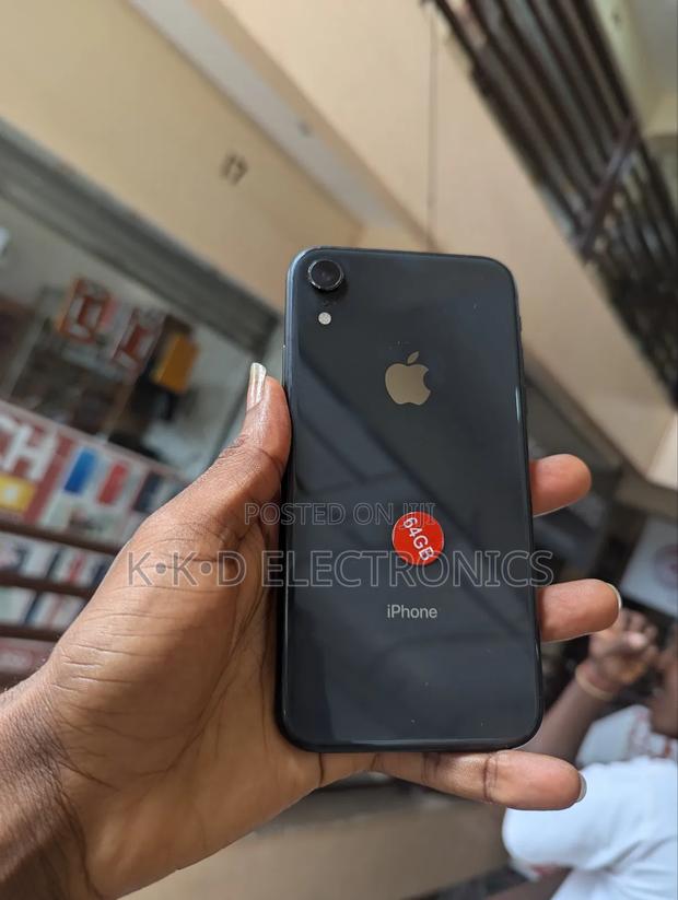 Apple iPhone XR 64 GB Black photo 2