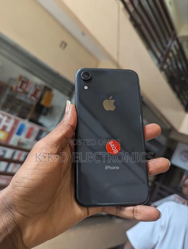 Apple iPhone XR 64 GB Black photo 3