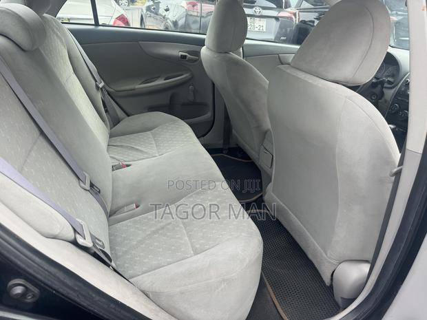 Toyota Corolla LE 4dr Sedan (1.8L 4cyl 4A) 2010 Black