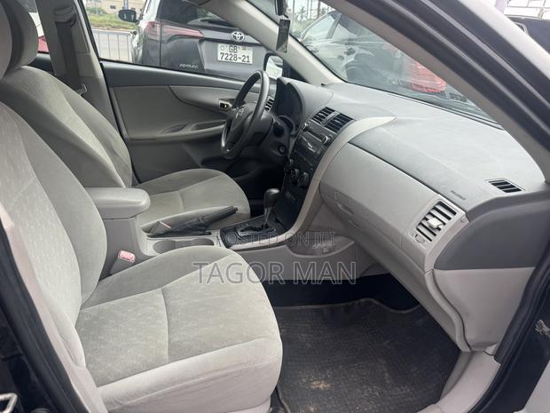 Toyota Corolla LE 4dr Sedan (1.8L 4cyl 4A) 2010 Black