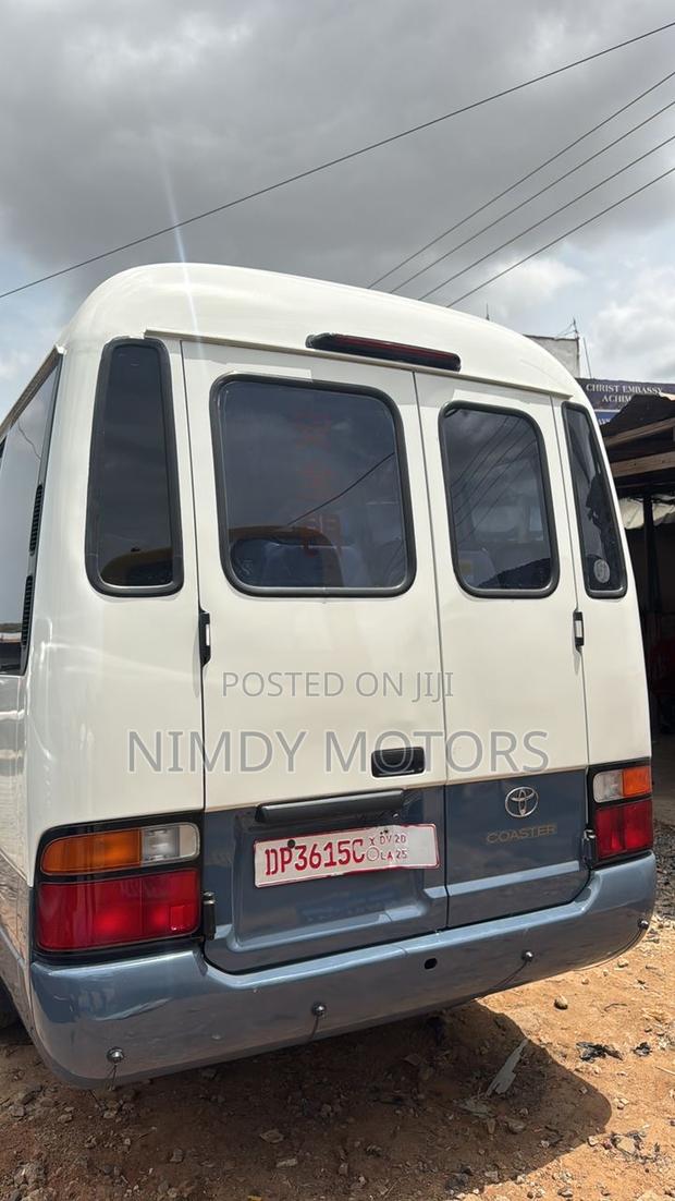 Toyota Coaster 2010 White photo 3
