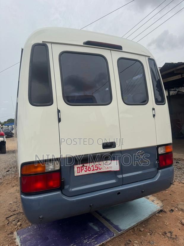 Toyota Coaster 2010 White photo 4