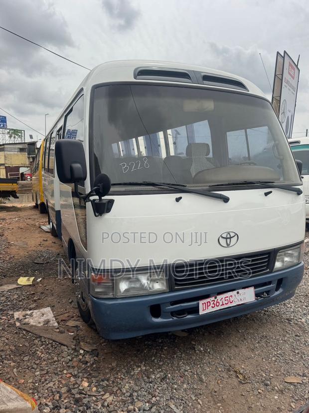Toyota Coaster 2010 White photo 5