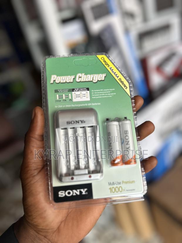 Rechargeable Battery Charger · Photo 2