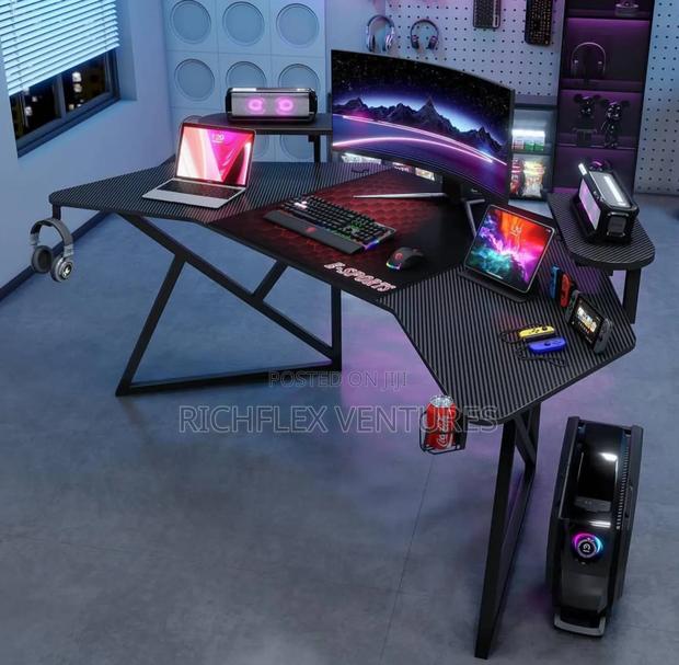 Extra Large Gaming / Office/Studio Desk/Workstation · Photo 3