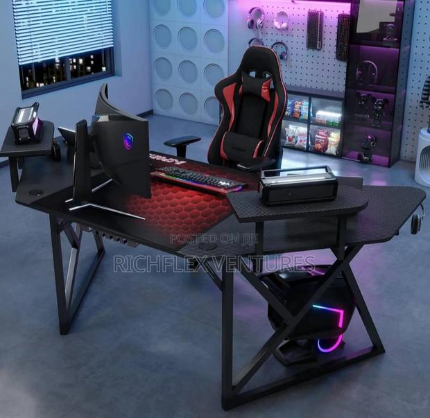 Extra Large Gaming / Office/Studio Desk/Workstation · Photo 4