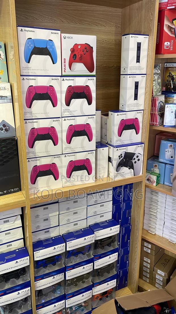 Ps5 Brand New Controllers · Photo 2