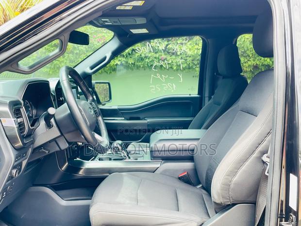 Ford F-150 XLT 2022 Black photo 5