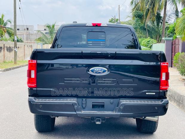 Ford F-150 XLT 2022 Black photo 11