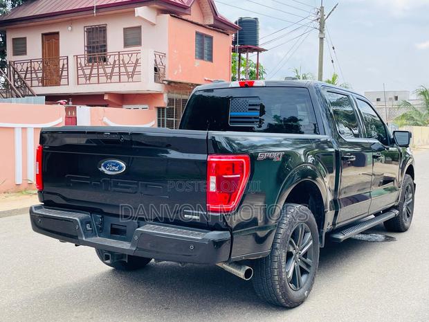 Ford F-150 XLT 2022 Black photo 3