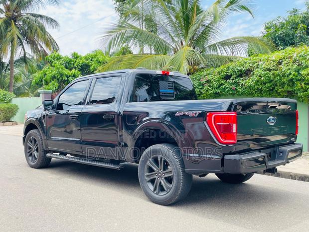 Ford F-150 XLT 2022 Black photo 4