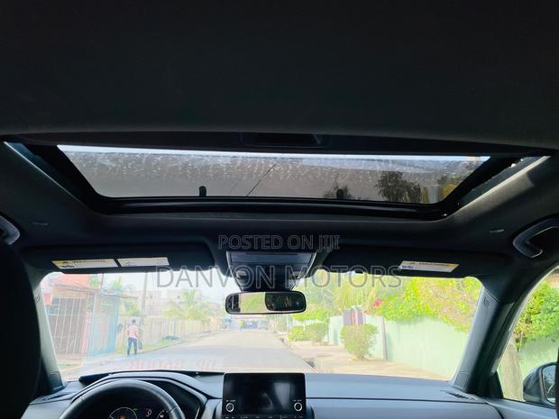 Honda CR-V 2023 Silver photo 6