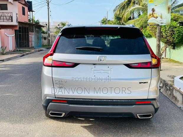 Honda CR-V 2023 Silver photo 8