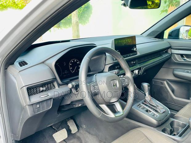 Honda CR-V 2023 Silver photo 7