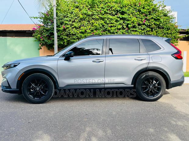 Honda CR-V 2023 Silver photo 2