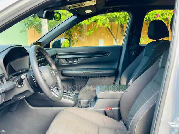 Honda CR-V 2023 Silver photo 9