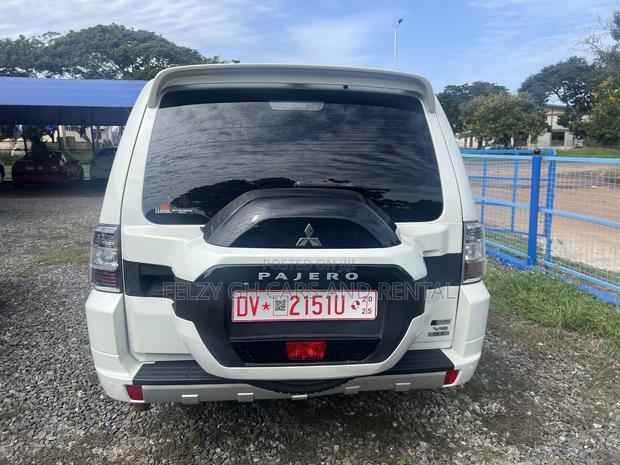 Mitsubishi Pajero V80 3.8 V6 GLS 2017 White photo 2