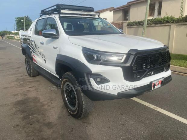 Toyota Hilux Revo Double Cab Petrol 2.7 AWD 2021 White