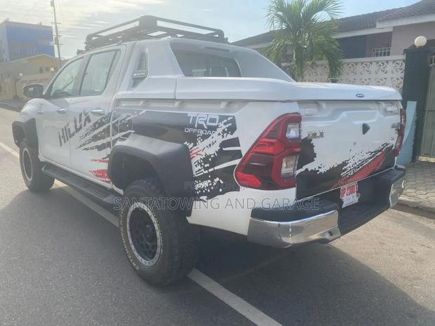 Toyota Hilux Revo Double Cab Petrol 2.7 AWD 2021 White