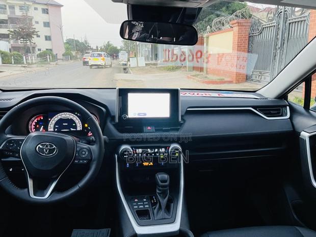 Toyota RAV4 XLE Premium AWD 2023 Gray