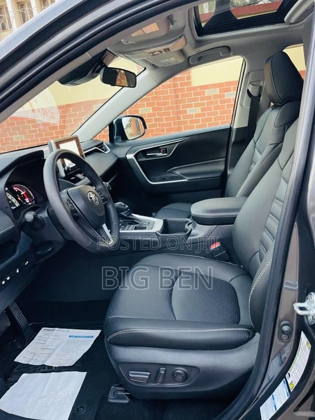 Toyota RAV4 XLE Premium AWD 2023 Gray