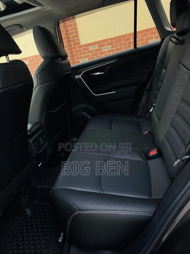 Toyota RAV4 XLE Premium AWD 2023 Gray